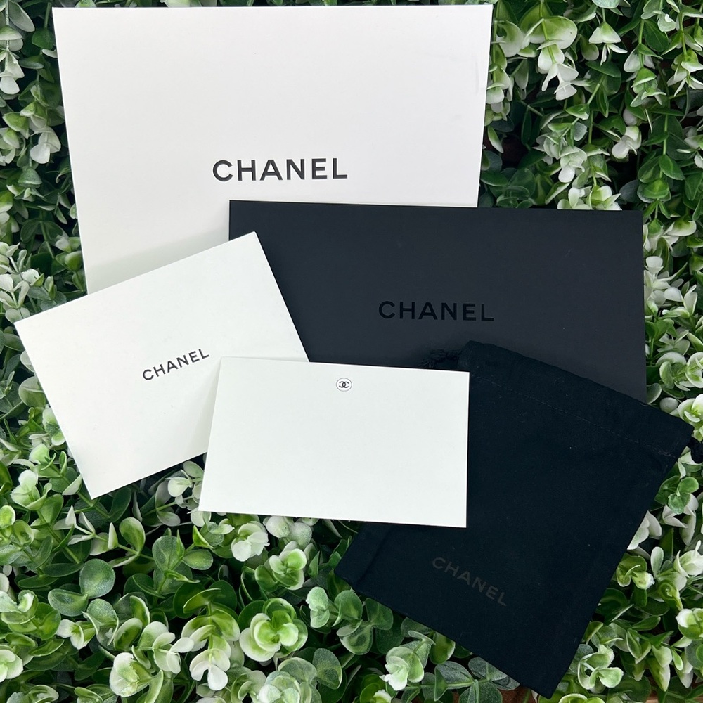 CHANEL Blank Card and Drawstring Pouch Gift Set - Picture 11 of 11